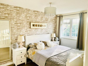 Charming 3 bedroom house with garden